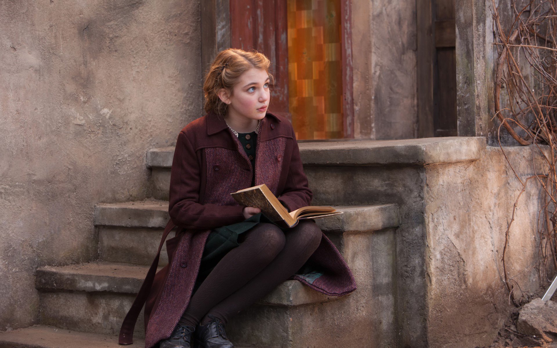 девочка, The Book Thief, Liesel Meminger, Воровка книг, Sophie Nelisse