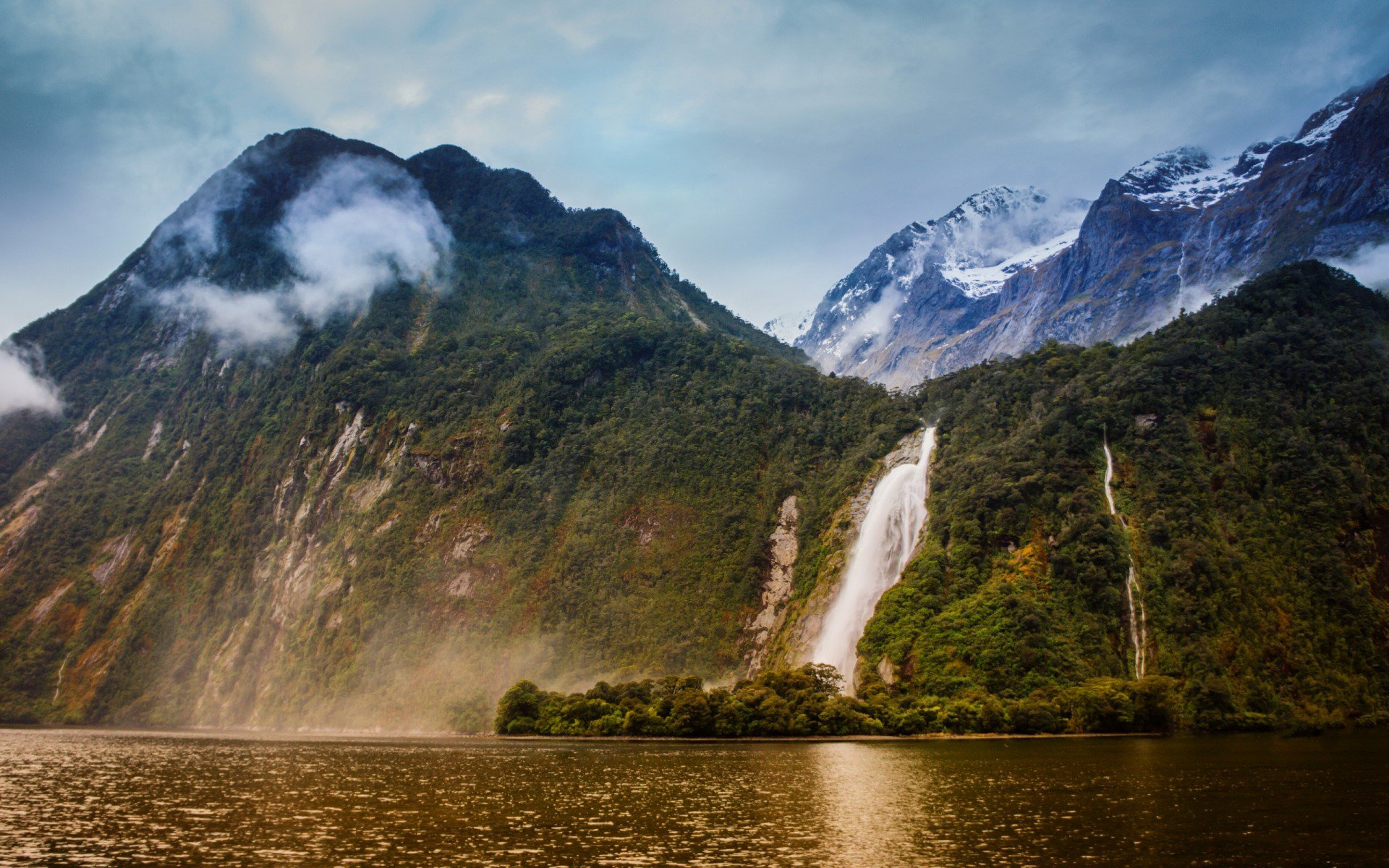 Milford Sound, Новая Зеландия, фьорд, New Zealand, Lady Bowen Falls, горы, Милфорд-Саунд, река Боуэн